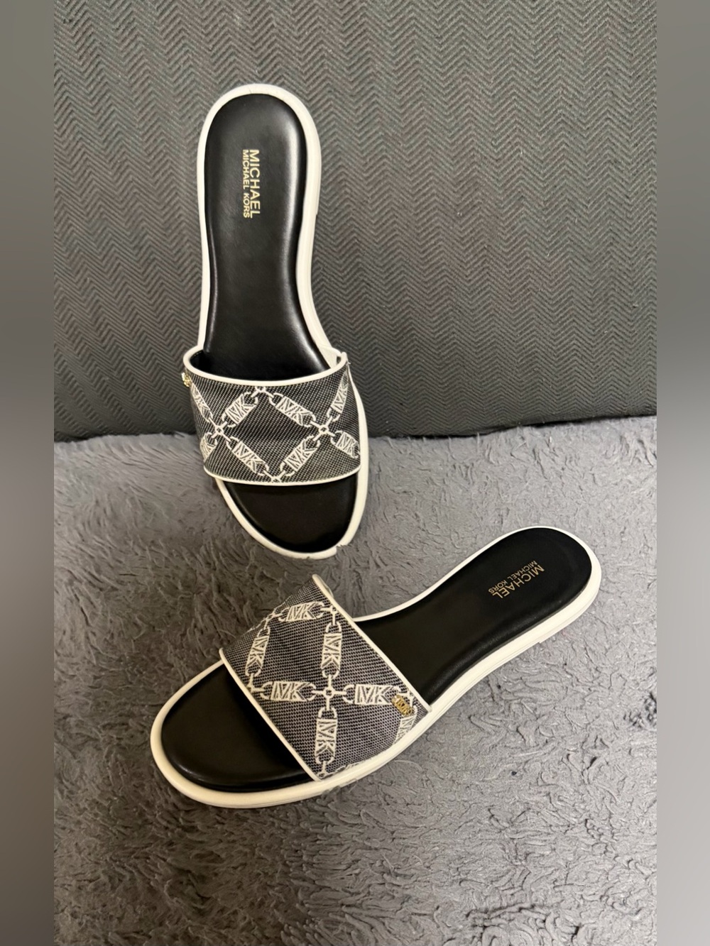 Michael Kors Saylor Empire Logo Jacquard Slide Sandal Women’s Size 8.5
